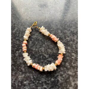 Vintage 1970's Children' Pulka Shell Bracelet Salmon Color And White Shells Gold